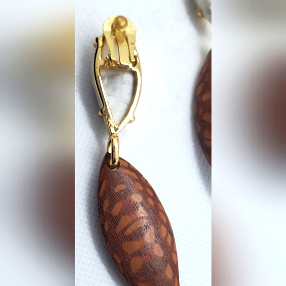 Italian designer -earings-gold plated-wood/acrylic-clips earings - Picture 5 of 9